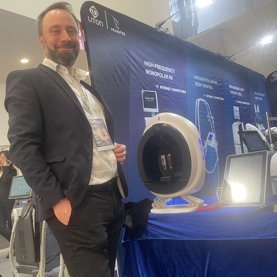Polish customers and VISIA skin analyzer